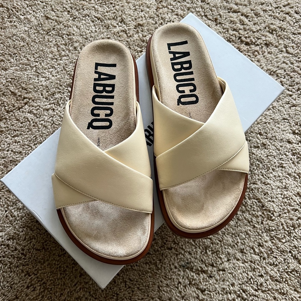LABUCQ Mo Slide Cream Nappa Sandals